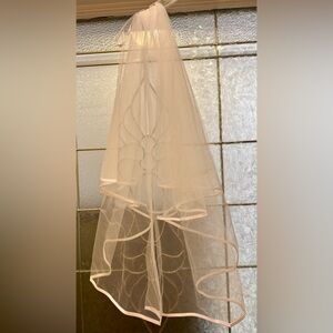 Elbow length bridal veil